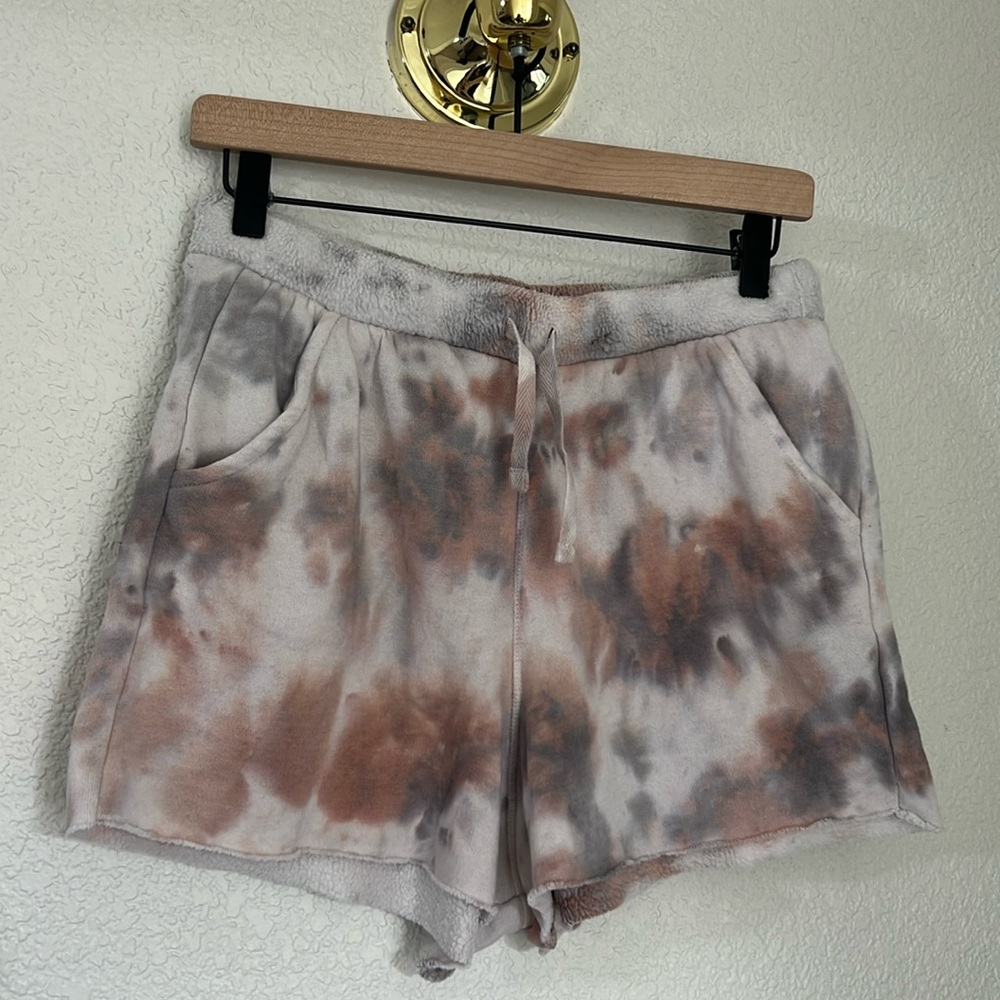 🖤 Free People-CLOSET CLEAR OUT 🖤 Free People Tie Dye Fleece-lined Shorts
